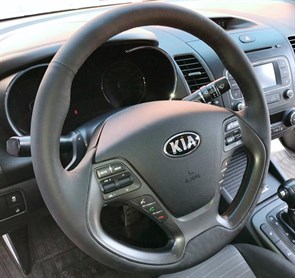 {{productViewItem.photos[photoViewList.activeNavIndex].Alt || productViewItem.photos[photoViewList.activeNavIndex].Description || 'Оплетка на руль из натуральной кожи Kia Cerato III 2013-2018'}}
