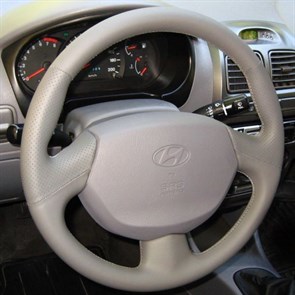 {{productViewItem.photos[photoViewList.activeNavIndex].Alt || productViewItem.photos[photoViewList.activeNavIndex].Description || 'Оплетка на руль из натуральной кожи Hyundai Accent с подушкой безопасности'}}