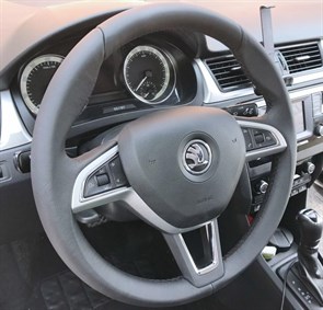 {{productViewItem.photos[photoViewList.activeNavIndex].Alt || productViewItem.photos[photoViewList.activeNavIndex].Description || 'Оплетка на руль из натуральной кожи Skoda Fabia III (2014-2020)'}}