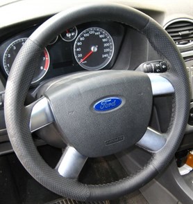 {{productViewItem.photos[photoViewList.activeNavIndex].Alt || productViewItem.photos[photoViewList.activeNavIndex].Description || 'Оплетка на руль из натуральной кожи Ford Focus II 2005-2011 рестайлинг (черная)'}}