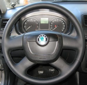 {{productViewItem.photos[photoViewList.activeNavIndex].Alt || productViewItem.photos[photoViewList.activeNavIndex].Description || 'Оплетка на руль из натуральной кожи Skoda Roomster (2006-2012)'}}