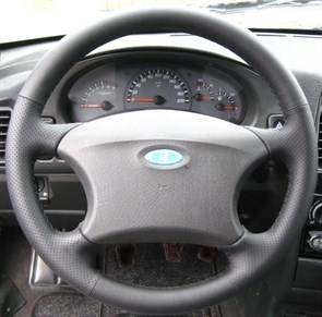 {{productViewItem.photos[photoViewList.activeNavIndex].Alt || productViewItem.photos[photoViewList.activeNavIndex].Description || 'Оплетка на руль из натуральной кожи Chevrolet Niva 2002-2009 г.в. без подушки безопасности (черная)'}}