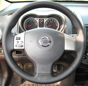 {{productViewItem.photos[photoViewList.activeNavIndex].Alt || productViewItem.photos[photoViewList.activeNavIndex].Description || 'Оплетка на руль из натуральной кожи Nissan Note I 2005-2014 г.в. (черная)'}}