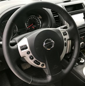 {{productViewItem.photos[photoViewList.activeNavIndex].Alt || productViewItem.photos[photoViewList.activeNavIndex].Description || 'Оплетка на руль из натуральной кожи Nissan Qashqai I 2006-2013 г.в.'}}